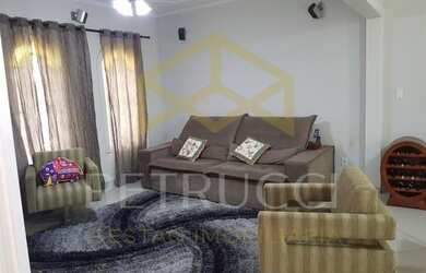 Imagem: A casa possui 3 Dormitórios, 3 Banheiros, 2 Vagas na garagem