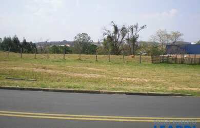 Imagem: O terreno possui 4.700m² de Área e está localizado em Parque