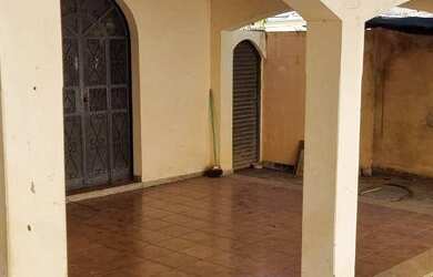 Imagem: A casa possui 3 Dormitórios, 5 Banheiros, 2 Vagas na garagem