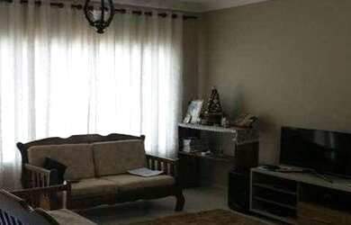 Imagem: A casa possui 3 Dormitórios, 4 Banheiros, 2 Vagas na garagem