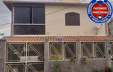 Imagem: A casa possui 4 Dormitórios, 4 Banheiros, 1 Vaga na garagem