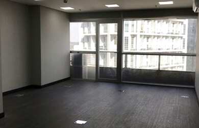 Imagem: O depósito possui 2 Vagas na garagem, 40m² de Área e está