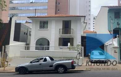 Imagem: A casa possui 5 Banheiros, 4 Vagas na garagem, 238m² de Área