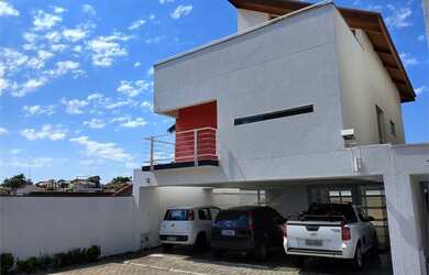 Imagem: A casa em condomínio possui 4 Dormitórios, 5 Banheiros, 3