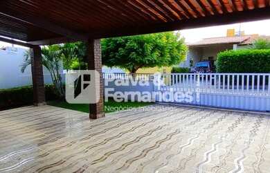 Imagem: A casa possui 3 Dormitórios, 2 Banheiros, 3 Vagas na garagem