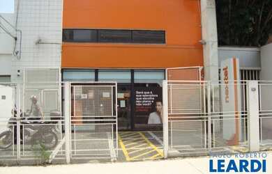 Imagem: O depósito possui 5 Vagas na garagem e 480m² de Área e está