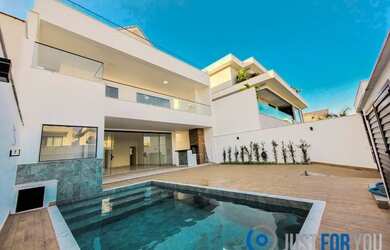 Imagem: A casa em condomínio possui 4 Dormitórios, 5 Banheiros, 4