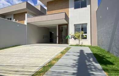 Imagem: A casa possui 3 Dormitórios, 2 Banheiros, 3 Vagas na garagem