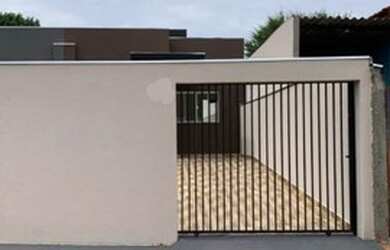 Imagem: A casa possui 2 Dormitórios, 1 Banheiro, 1 Vaga na garagem