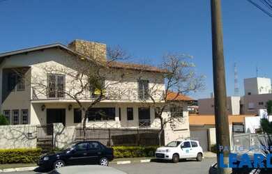 Imagem: O depósito possui 4 Vagas na garagem, 370m² de Área e está