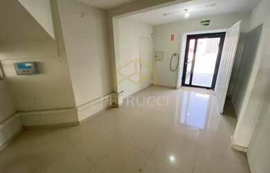 Imagem: O depósito possui 4 Vagas na garagem, 377m² de Área e está