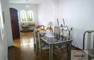 Imagem: A casa possui 4 Dormitórios, 1 Banheiro, 3 Vagas na garagem