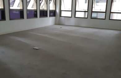 Imagem: O depósito possui 3 Vagas na garagem, 48m² de Área e está