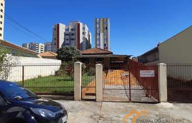 Imagem: A casa possui 3 Dormitórios, 1 Banheiro, 5 Vagas na garagem