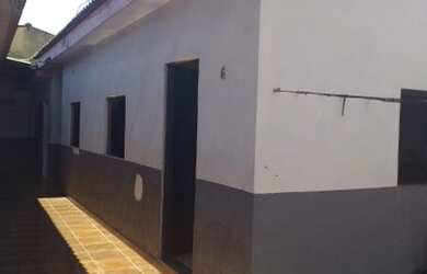 Imagem: A casa possui 1 Dormitório, 1 Banheiro e está localizado