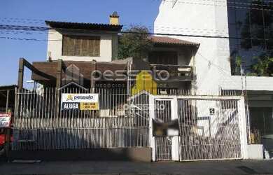 Imagem: A casa possui 4 Dormitórios, 5 Banheiros, 2 Vagas na garagem