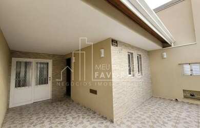 Imagem: A casa possui 3 Dormitórios, 2 Banheiros, 141m² de Área e