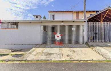 Imagem: A casa possui 2 Dormitórios, 2 Banheiros, 2 Vagas na garagem