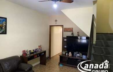 Imagem: A casa possui 3 Dormitórios, 3 Banheiros, 2 Vagas na garagem