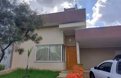 Imagem: A casa possui 3 Dormitórios, 5 Banheiros, 4 Vagas na garagem