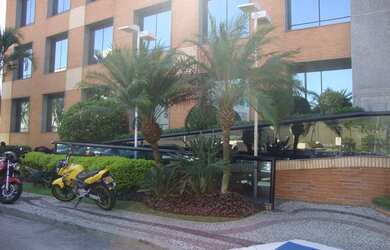 Imagem: O depósito possui 2 Vagas na garagem, 70m² de Área e está