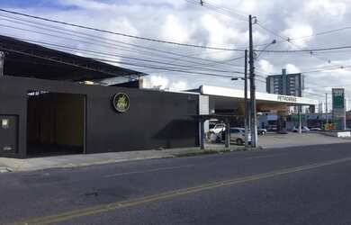 Imagem: O depósito possui 5 Vagas na garagem, 370m² de Área e está