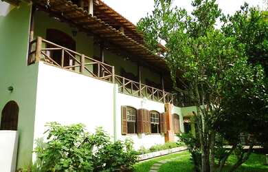 Imagem: A casa em condomínio possui 5 Dormitórios, 3 Banheiros, 5