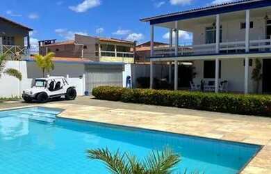 Imagem: A casa possui 5 Dormitórios, Acomodam 25 pessoas, 5 Vagas na