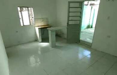 Imagem: A casa possui 2 Dormitórios, 1 Banheiro e está localizado