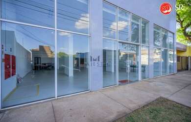 Imagem: O depósito possui 5 Vagas na garagem, 523m² de Área e está