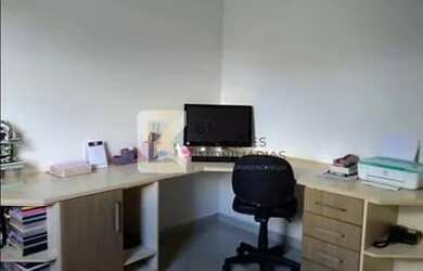 Imagem: A casa possui 3 Dormitórios, 3 Banheiros, 2 Vagas na garagem