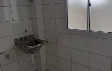 Imagem: O apartamento possui 2 Dormitórios, 1 Banheiro, 1 Vaga na garagem