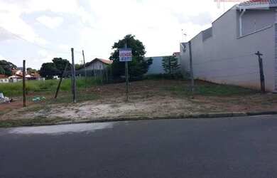 Imagem: O terreno possui 300m² de Área e está localizado em Joao