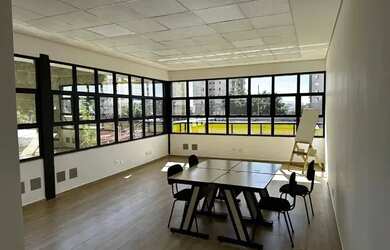 Imagem: O depósito possui 1 Vaga na garagem, 60m² de Área e está