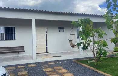 Imagem: A casa possui 3 Dormitórios, 1 Banheiro e está localizado