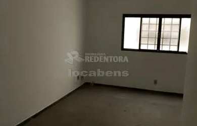 Imagem: O apartamento possui 3 Dormitórios, 1 Banheiro, 1 Vaga na garagem