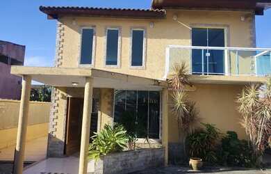 Imagem: A casa possui 3 Dormitórios, 4 Banheiros, 4 Vagas na garagem