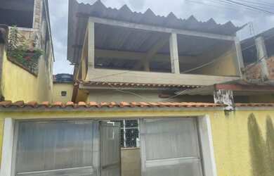 Imagem: A casa possui 3 Dormitórios, 2 Banheiros, 1 Vaga na garagem