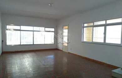 Imagem: A casa possui 3 Dormitórios, 4 Banheiros, 5 Vagas na garagem