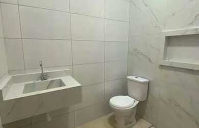 Imagem: A casa possui 3 Dormitórios, 3 Banheiros, 4 Vagas na garagem