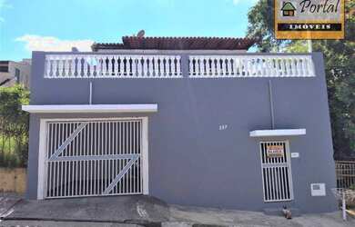 Imagem: A casa possui 3 Dormitórios, 2 Banheiros, 120m² de Área e