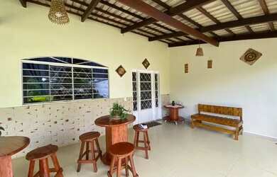 Imagem: A casa possui 3 Dormitórios, 4 Banheiros, 4 Vagas na garagem