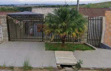 Imagem: A casa possui 2 Dormitórios, 1 Banheiro, 1 Vaga na garagem