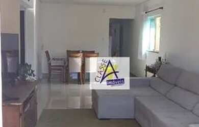 Imagem: A casa possui 3 Dormitórios, 1 Banheiro, 2 Vagas na garagem