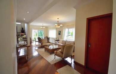 Imagem: A casa em condomínio possui 4 Dormitórios, 1 Banheiro, 4 Vagas