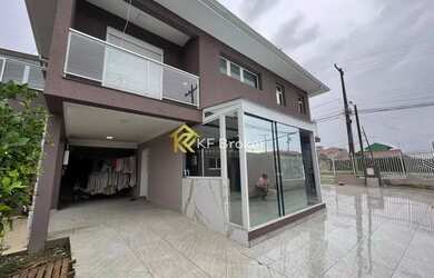 Imagem: A casa possui 2 Dormitórios, 2 Banheiros, 1 Vaga na garagem