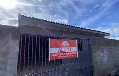 Imagem: A casa possui 2 Dormitórios, 1 Banheiro, 1 Vaga na garagem