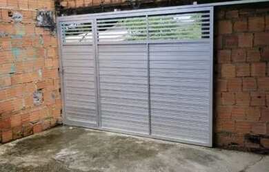 Imagem: A casa possui 2 Dormitórios, 1 Banheiro, 1 Vaga na garagem