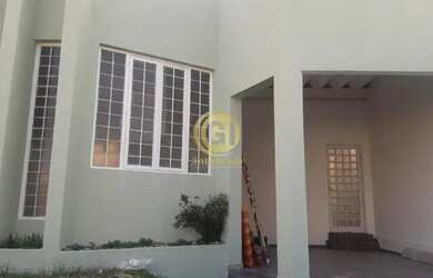 Imagem: A casa possui 3 Dormitórios, 3 Banheiros, 3 Vagas na garagem