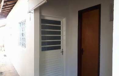 Imagem: A casa possui 1 Dormitório, 1 Vaga na garagem e está localizado